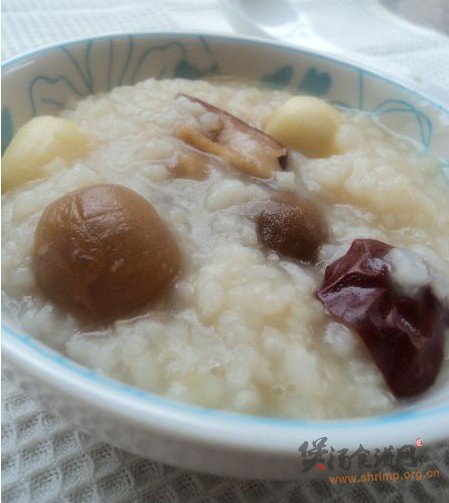 大枣桂圆莲子粥的做法