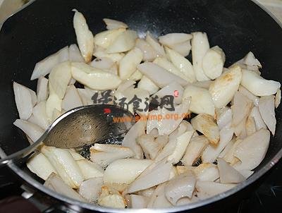 红枣花生山药煲莲藕的做法