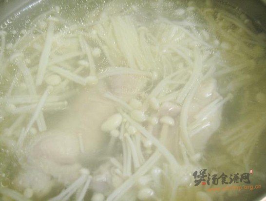 金针菇鸡腿汤的做法
