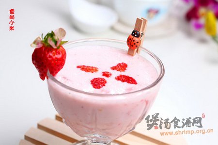 草莓酸奶的做法