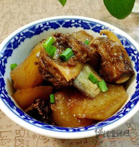 牛排骨炖萝卜的做法