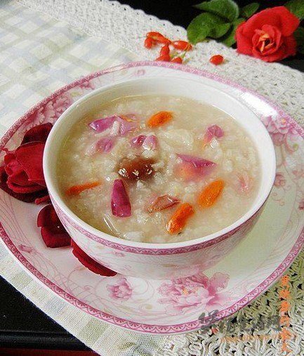 玫瑰花桂圆粥的做法