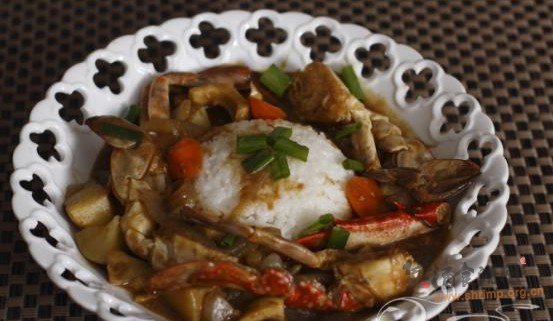 咖喱蟹煲拌饭的做法