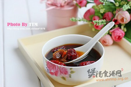 红枣桂圆枸杞红糖水的做法