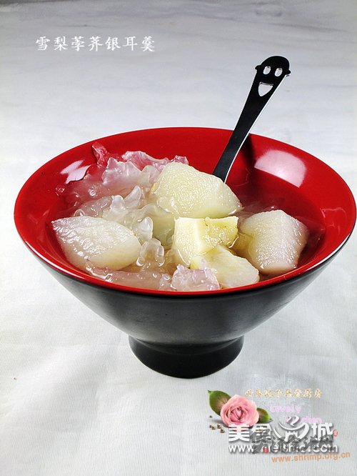 银耳荸荠雪梨羹的做法