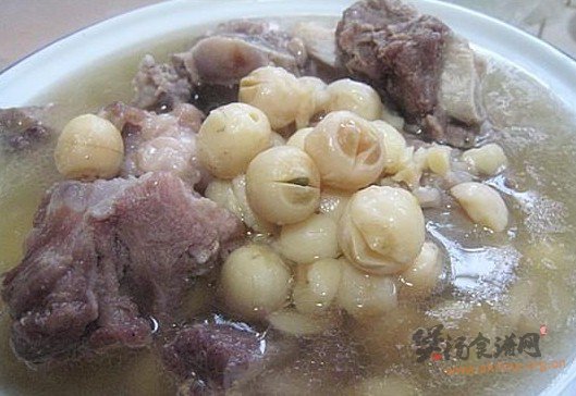 莲子胴骨煲的做法