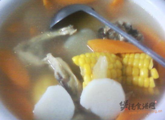 胡萝卜山药玉米汤的做法