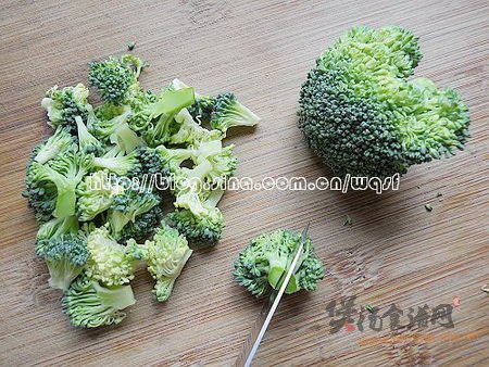 骨汤炖西兰花的做法