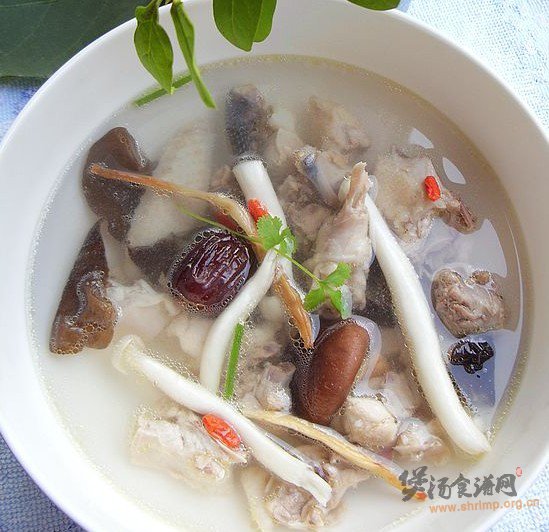 鲜菇土鸡煲的做法