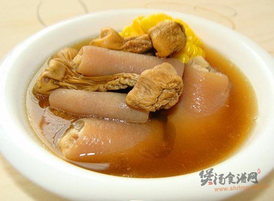 猪尾炖巴西菇的做法