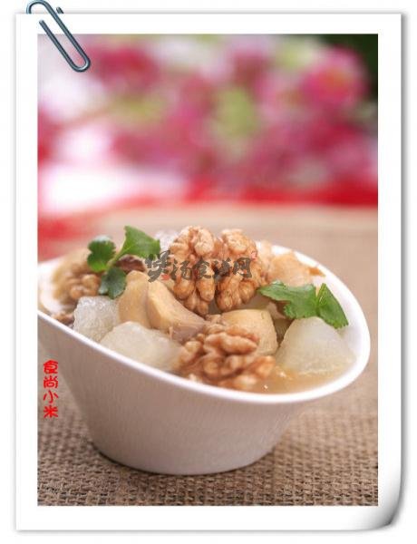 桃仁鸡腿汤的做法