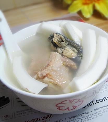 椰子炖乌鸡汤的做法