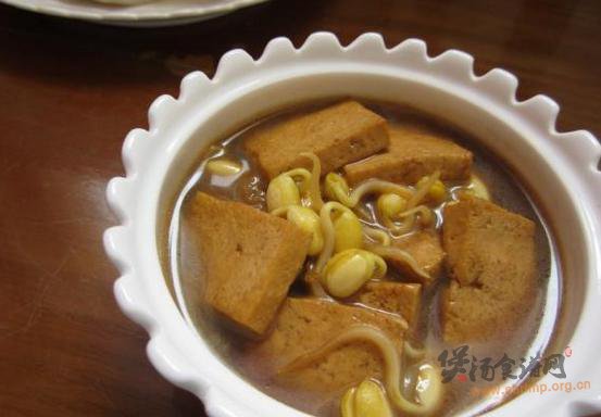 黄豆芽炖豆腐的做法