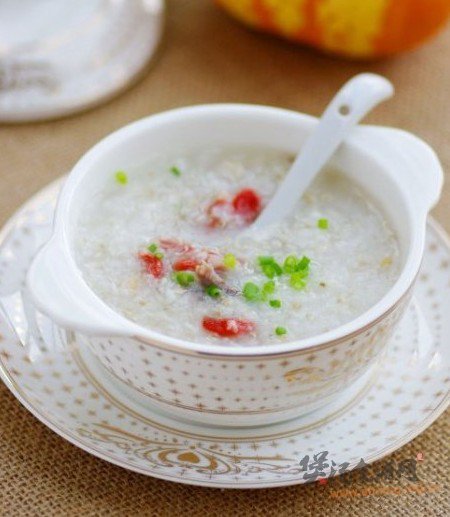 枸杞鸡胗双麦粥的做法
