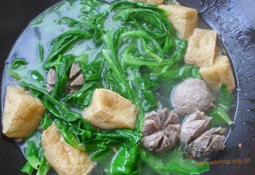 麦菜油豆腐牛丸汤的做法