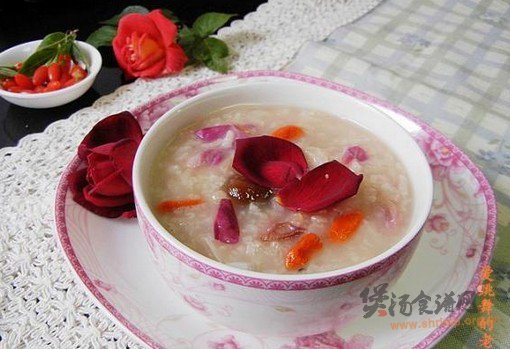 玫瑰花桂圆粥的做法