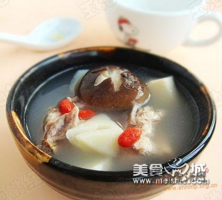 香菇春笋煲鸡汤的做法