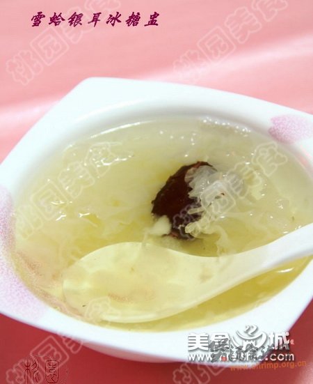 雪蛤银耳冰糖盅的做法
