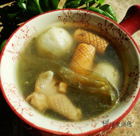 昆布土鸡鱿鱼煲的做法