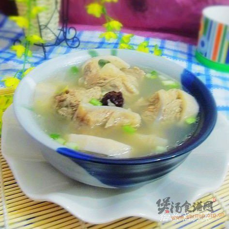 莲藕月牙骨头汤的做法