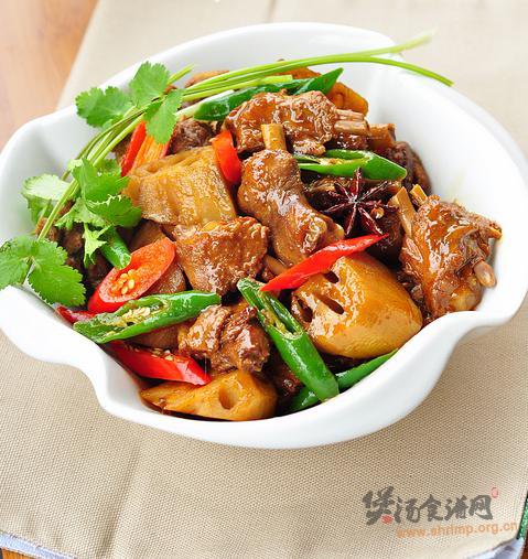 莲藕炖仔鸭的做法