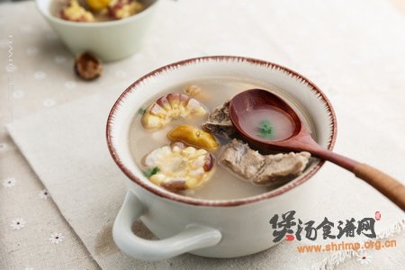 猪骨栗子汤煲的做法