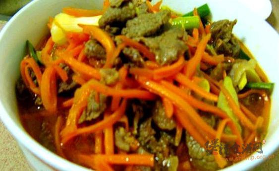 腊牛肉炖胡萝卜的做法