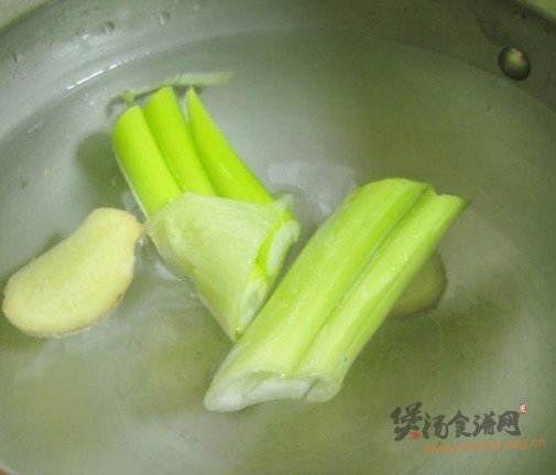 金针菇鸡腿汤的做法