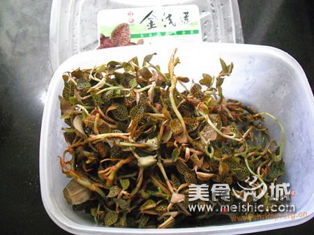 金线莲炖鸭肫的做法