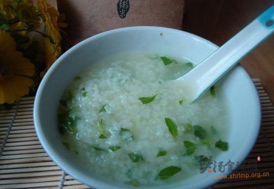 清香荆芥粥的做法