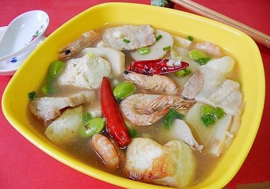 五花肉鲜虾豆腐煲的做法