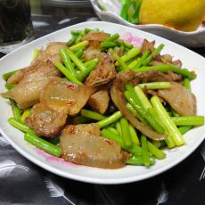 蒜苔回锅肉的做法 蒜苔回锅肉的做法