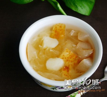 马蹄雪梨银耳汤的做法