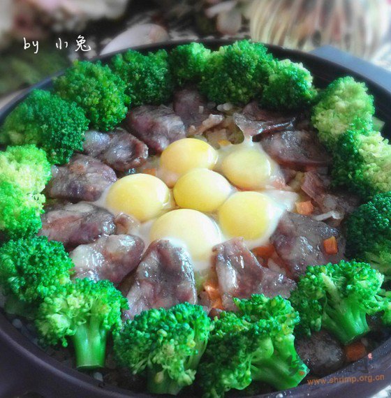 鹌鹑蛋腊肠煲仔饭的做法