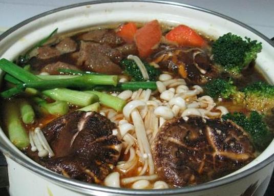 乱炖牛肉锅的做法