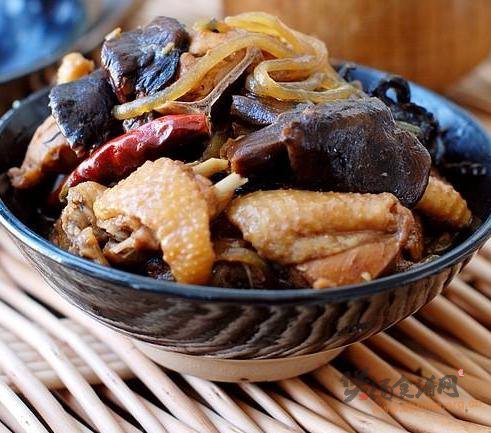 榛菇炖小鸡的做法