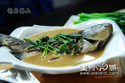 酸辣鲫鱼汤的做法