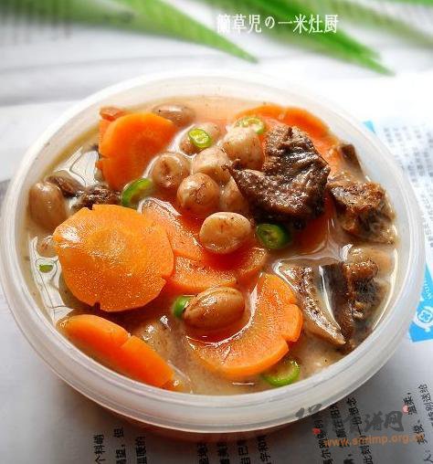 花生胡萝卜炖乳鸽的做法