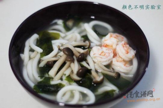 海木耳虾仁乌冬面的做法