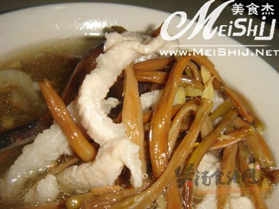 黄花菜瘦肉汤的做法