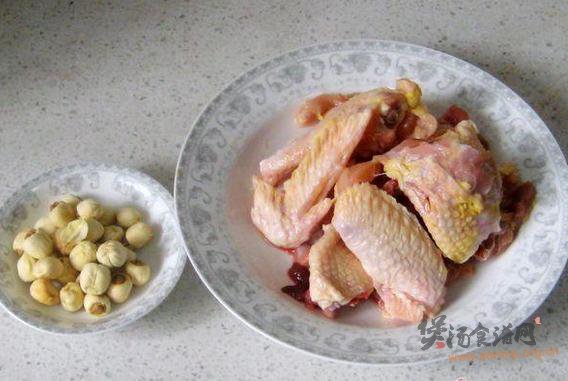 莲子炖草鸡的做法