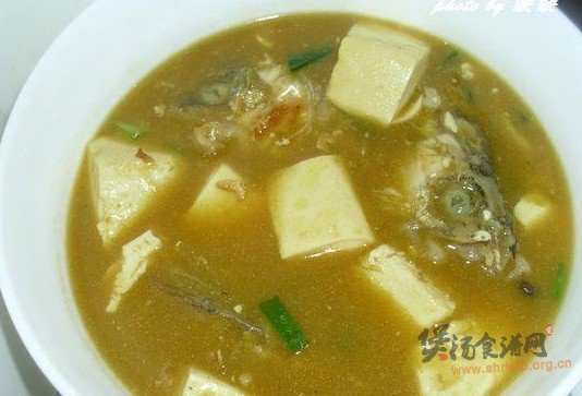 咖喱鱼头豆腐汤的做法