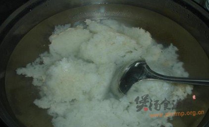 胡萝卜香菇鸡味粥的做法