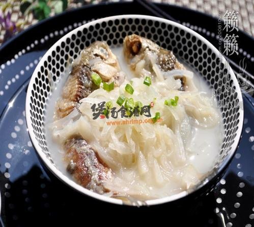 (2)鲫鱼萝卜汤的做法