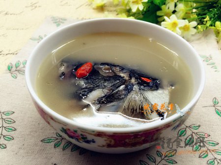 天麻川芎白芷鱼头汤的做法