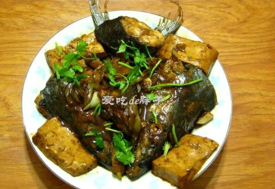 鲅鱼头炖豆腐的做法