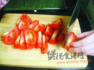 型男厨房的番茄牛腩煲的做法