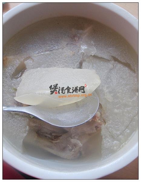鸭掌菌菇千张汤的做法