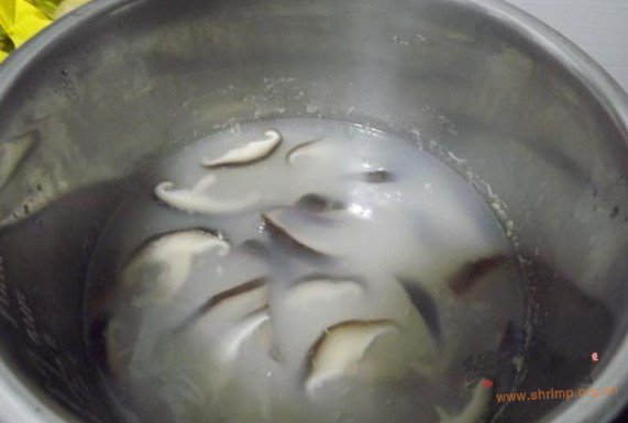 香菇养生粥的做法