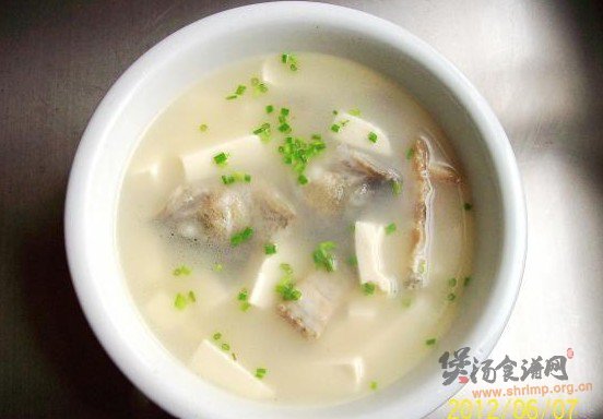 鲈鱼身骨豆腐汤的做法